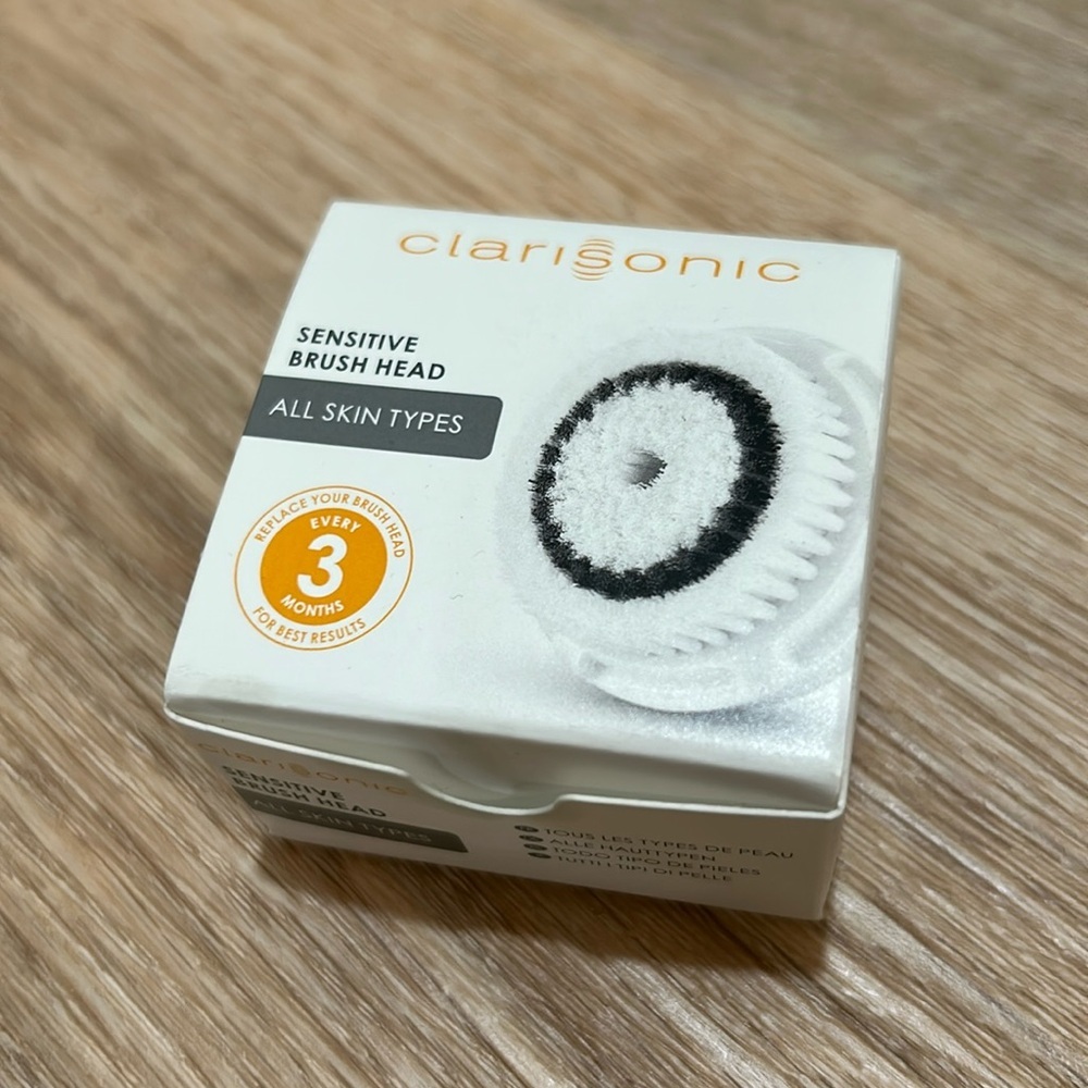 NEW ! Clarisonic sensitive brush​